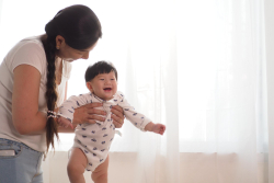 Gerakan Sederhana Melatih Otot Bayi