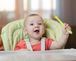 Kapan Si Kecil Boleh Konsumsi Makanan Pedas?